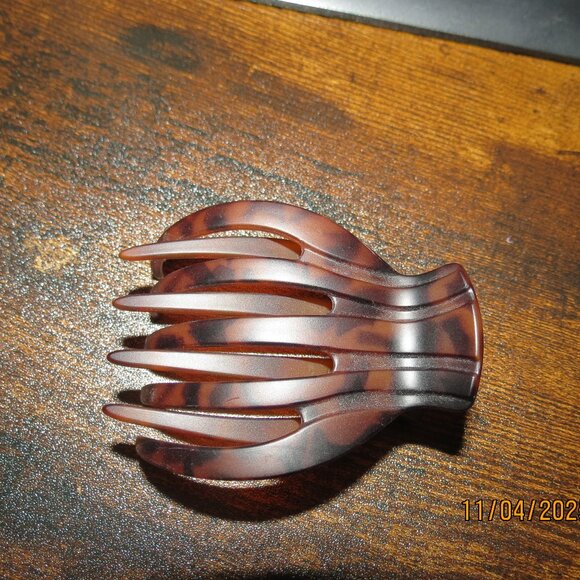 Scunci Large Flat Tortoise Shell Clip 1 piece - Picture 1 of 2